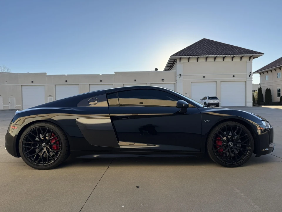 2017 Audi 4S R8 - Image 10 of 31