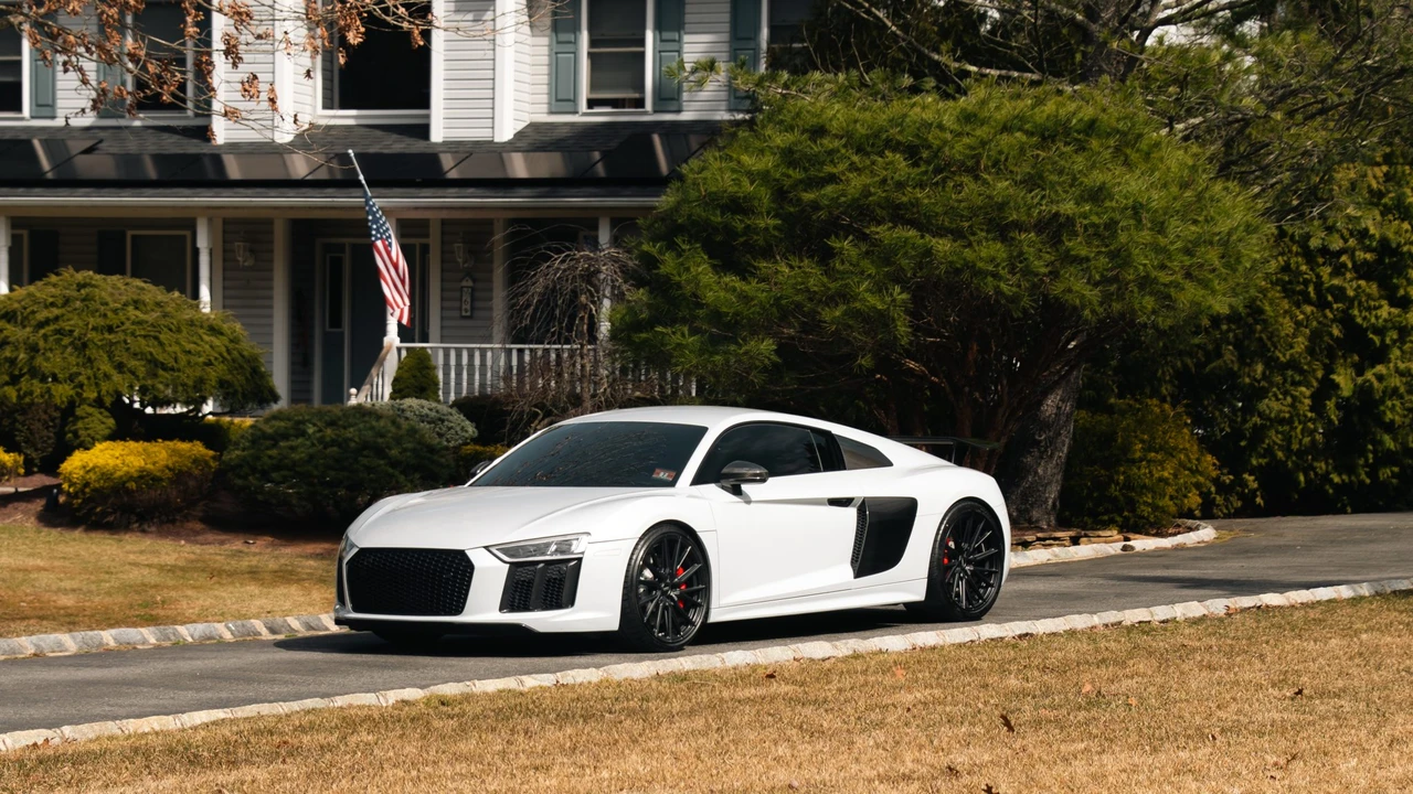 2017 Audi 4S R8 - Image 2 of 31