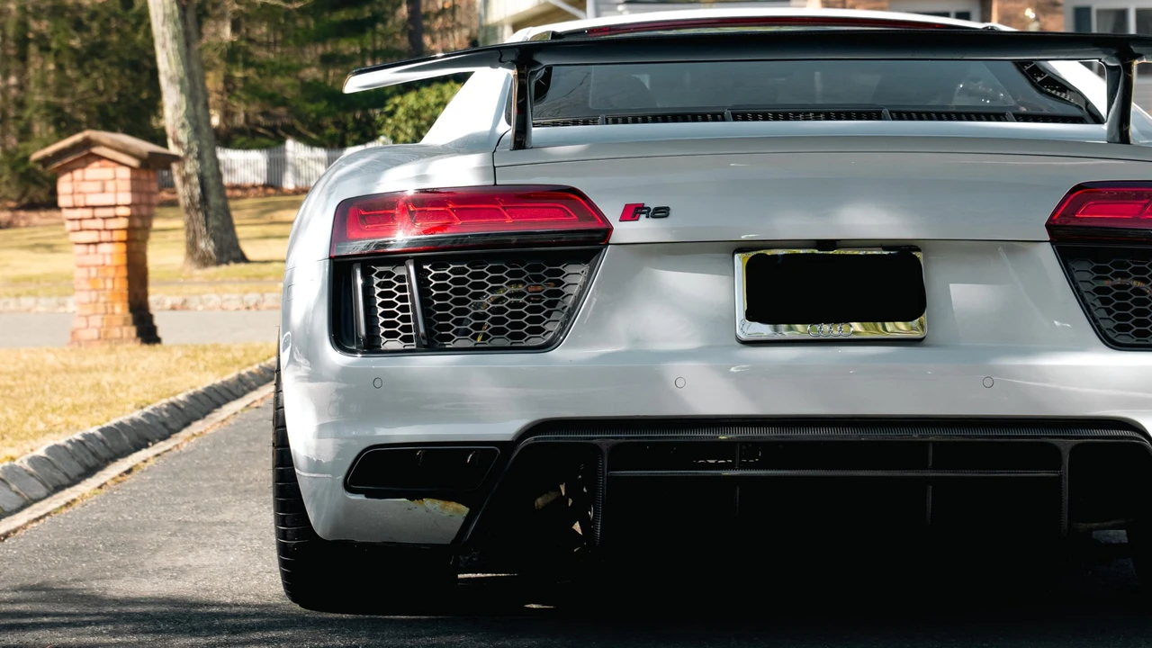 2017 Audi 4S R8 - Image 15 of 31