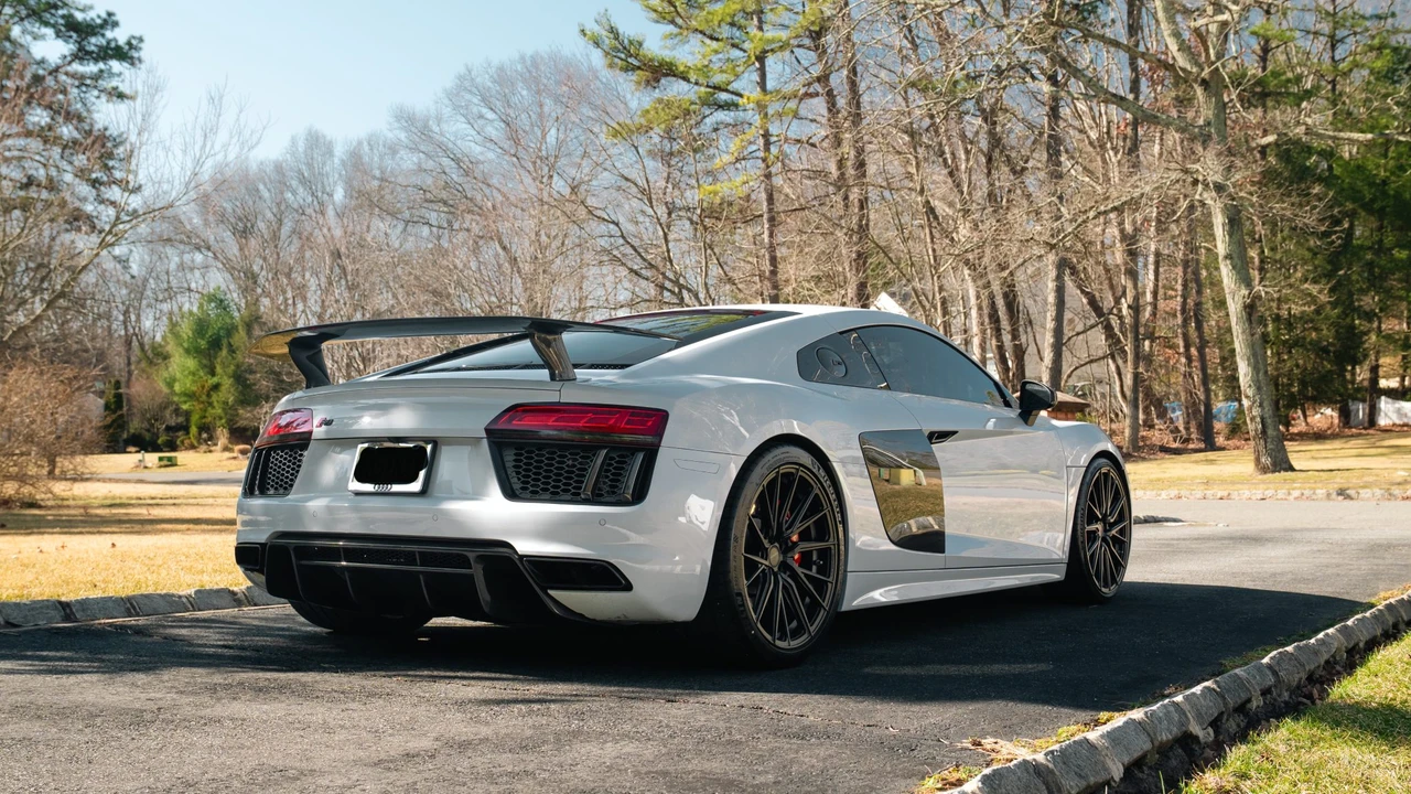 2017 Audi 4S R8 - Image 5 of 31