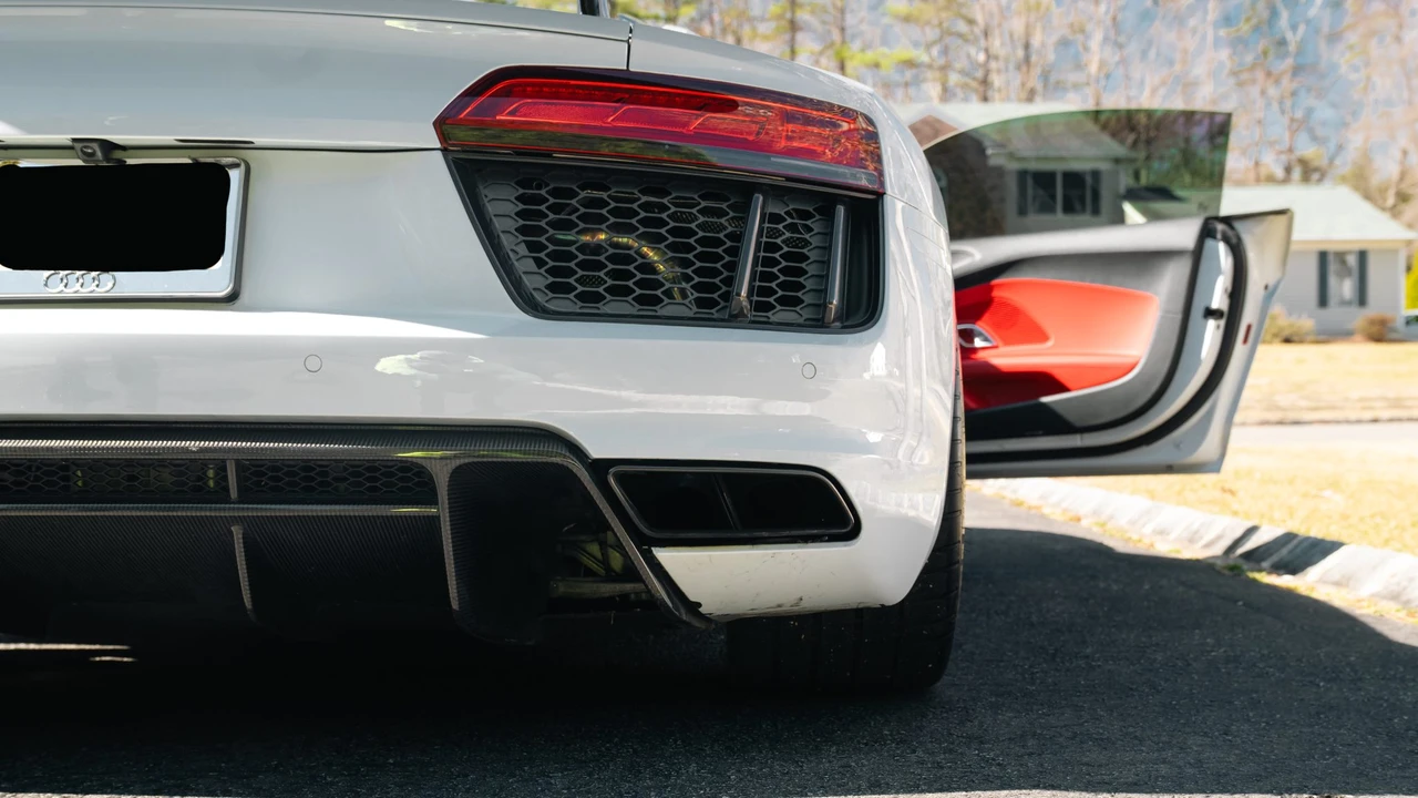 2017 Audi 4S R8 - Image 13 of 31