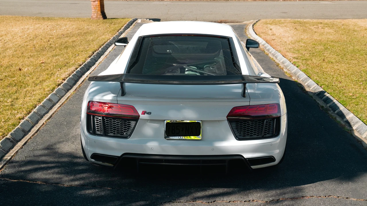 2017 Audi 4S R8 - Image 6 of 31