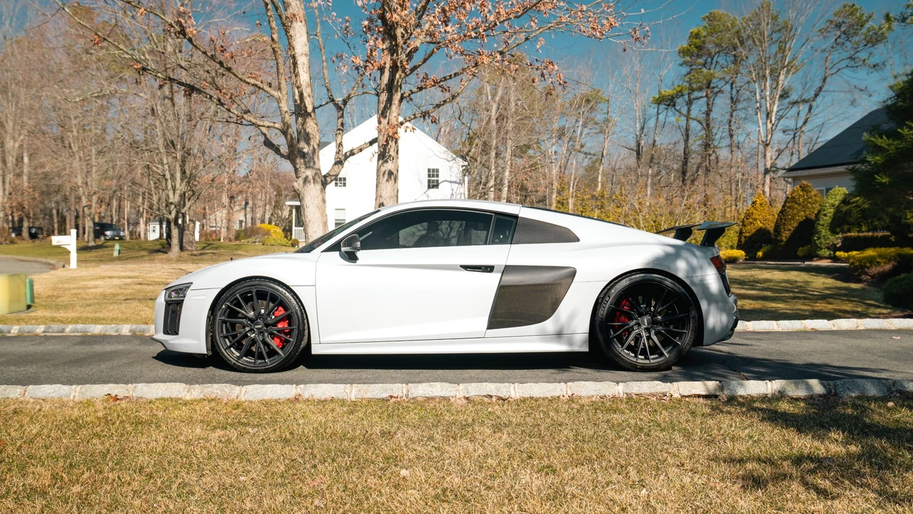 2017 Audi 4S R8 - Image 7 of 31