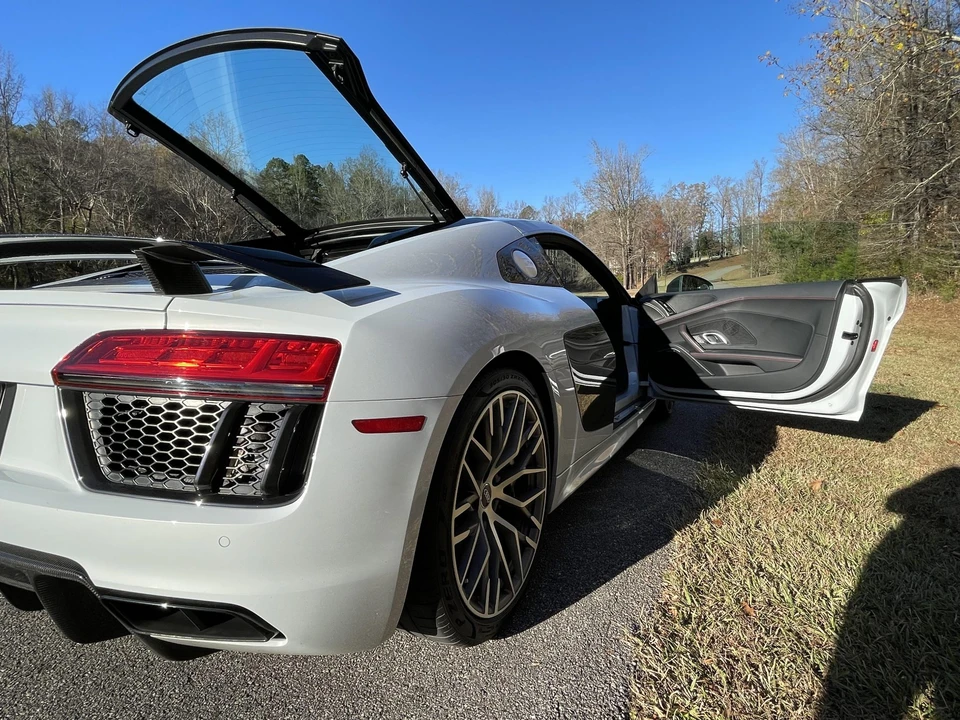 2017 Audi 4S R8 - Image 28 of 31