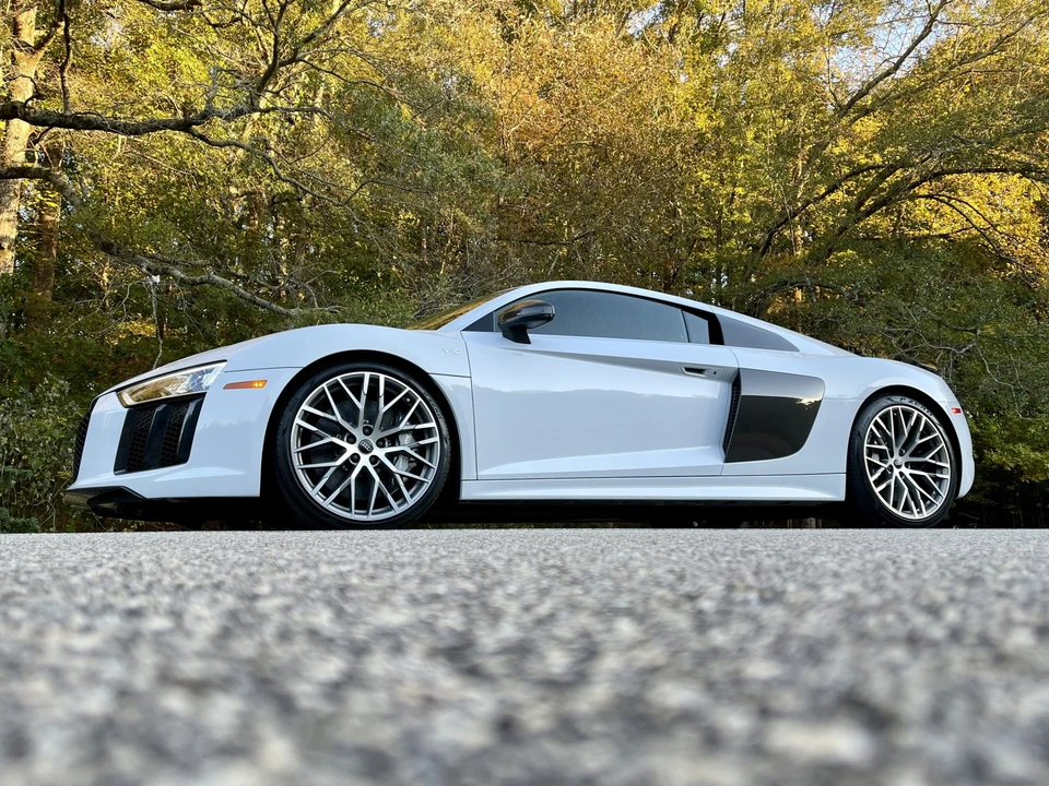 2017 Audi 4S R8 - Image 5 of 31
