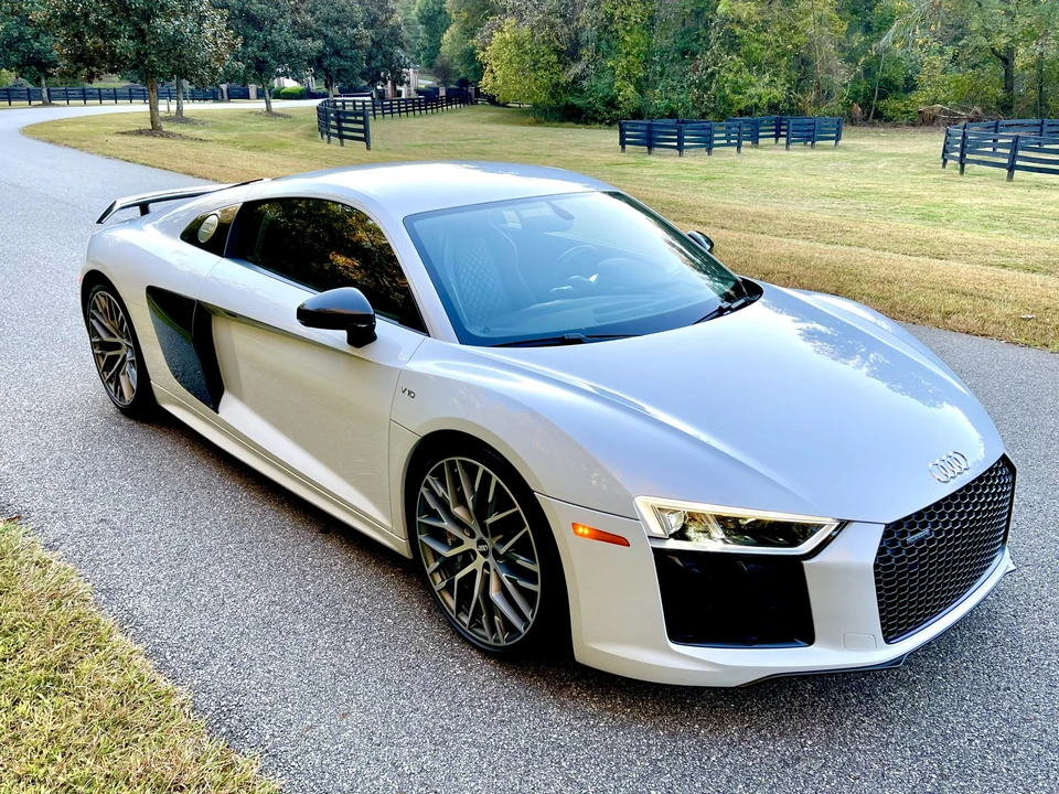 2017 Audi 4S R8 - Image 14 of 31
