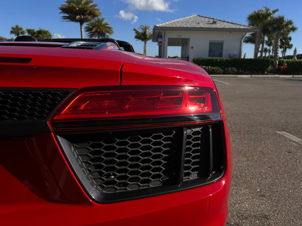 2017 Audi 4S R8 - Image 23 of 31