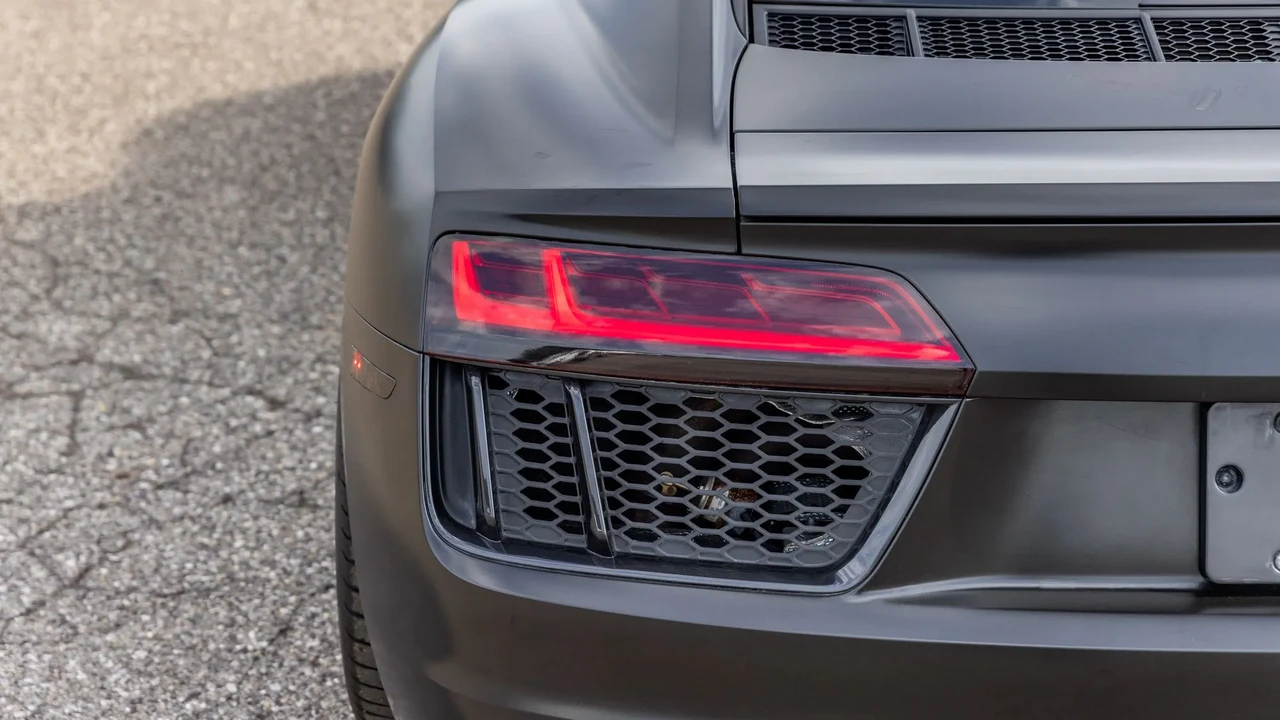 2017 Audi 4S R8 - Image 27 of 31