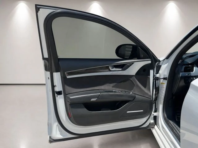 2017 Audi D4 S8 - Image 14 of 30