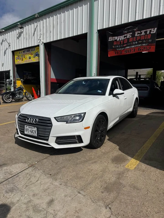 2017 Audi B9 A4 - Image 2 of 3