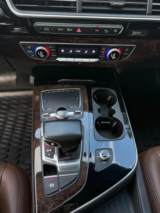 2017 Audi 4M Q7 - Image 9 of 14