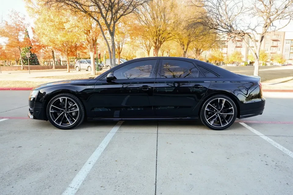 2017 Audi D4 S8 - Image 2 of 4