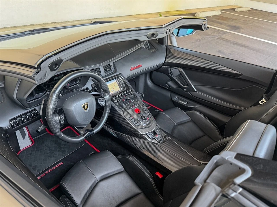 2017 Lamborghini Aventador - Image 2 of 4