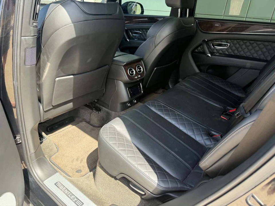 2017 Bentley Bentayga - Image 9 of 12