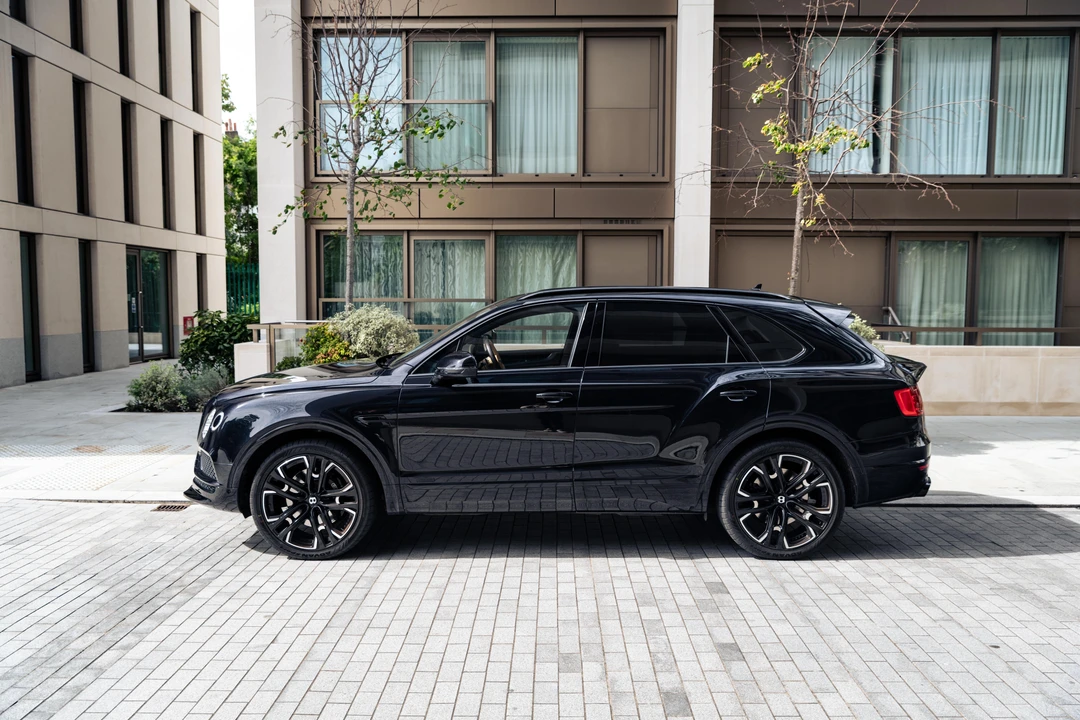 2017 Bentley Bentayga - Image 17 of 31
