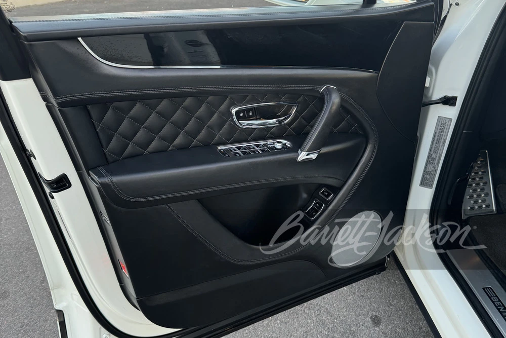2017 Bentley Bentayga - Image 10 of 15