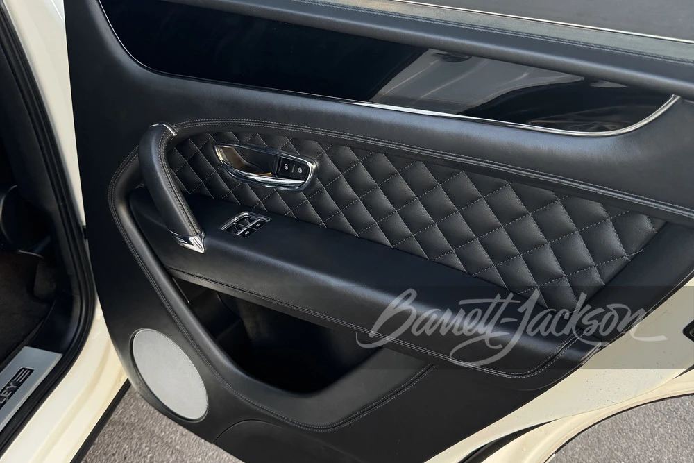 2017 Bentley Bentayga - Image 11 of 15