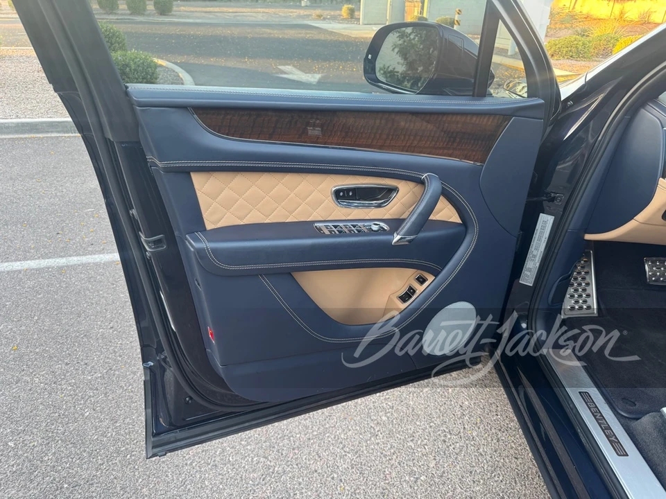 2017 Bentley Bentayga - Image 11 of 22
