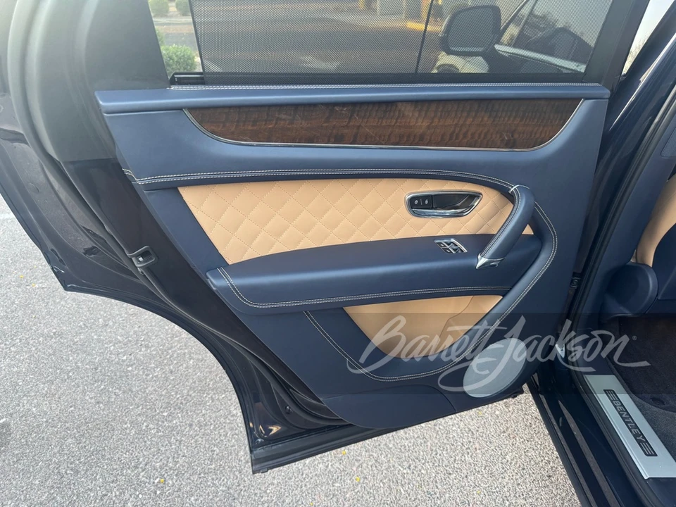 2017 Bentley Bentayga - Image 8 of 22