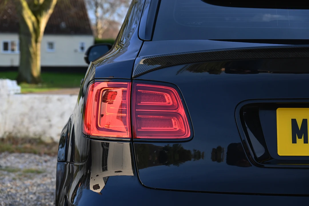 2017 Bentley Bentayga - Image 29 of 31