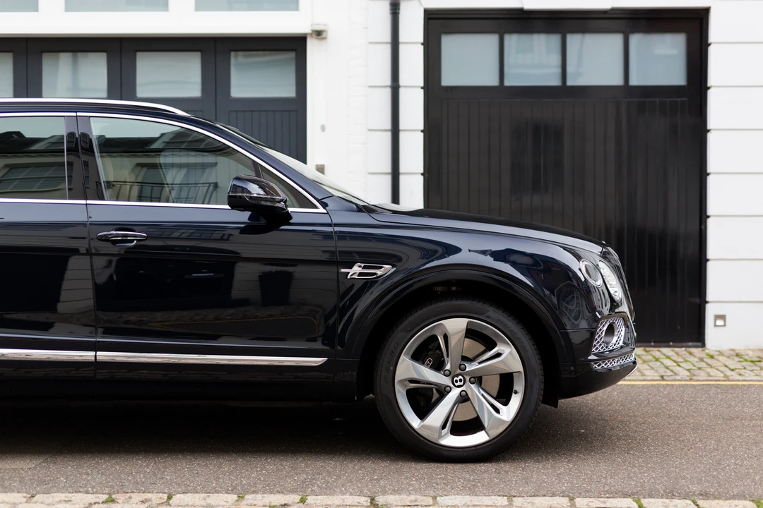 2017 Bentley Bentayga - Image 17 of 31