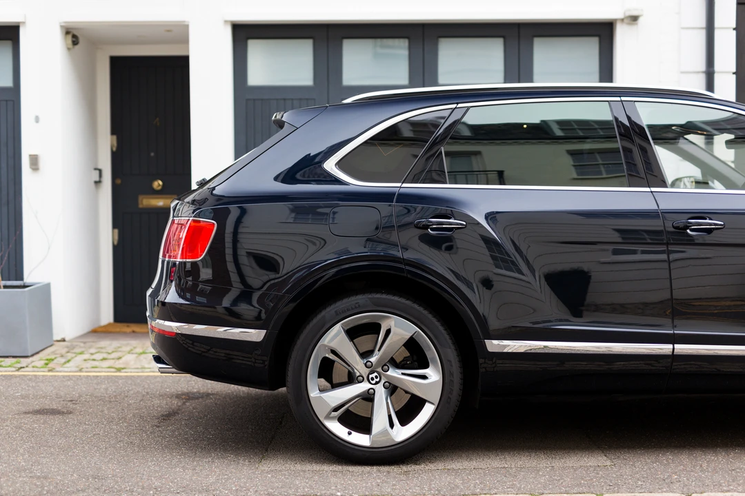 2017 Bentley Bentayga - Image 18 of 31