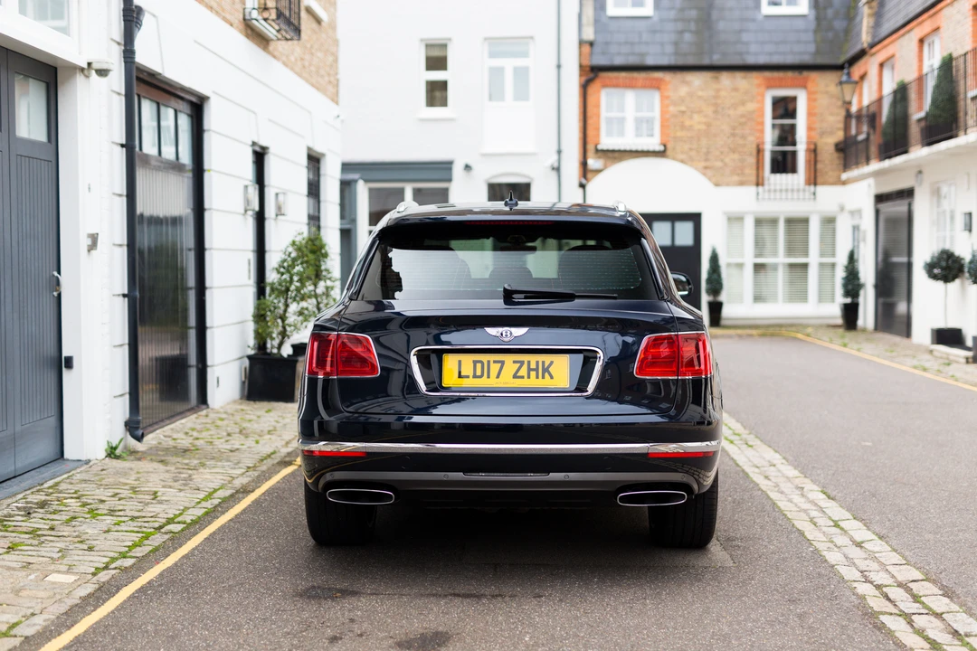 2017 Bentley Bentayga - Image 29 of 31