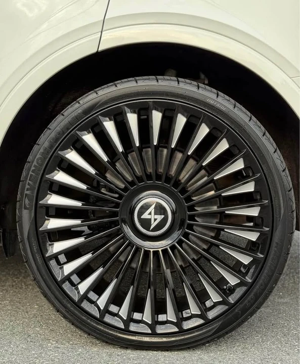 2017 Bentley Bentayga - Image 5 of 11