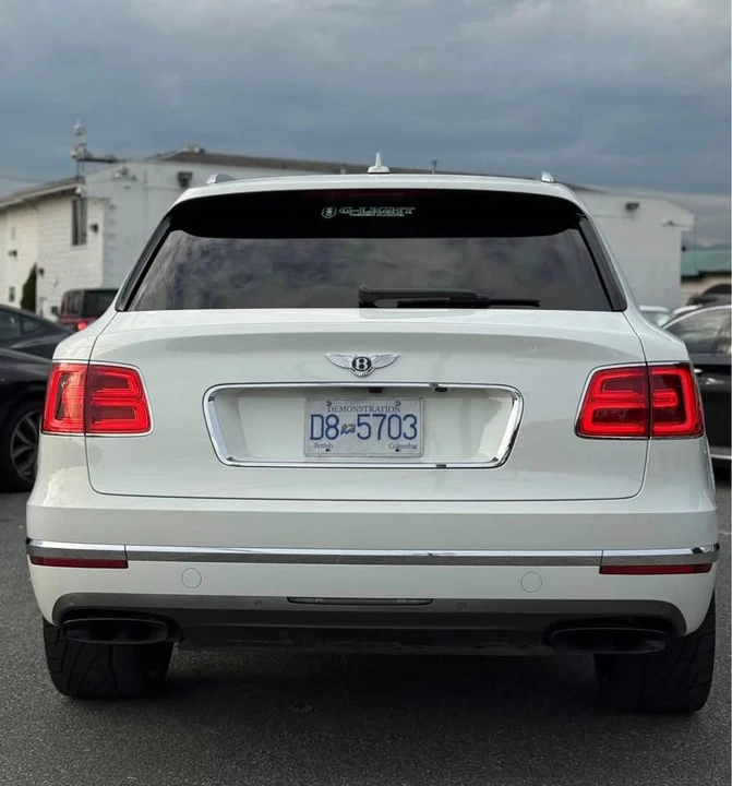 2017 Bentley Bentayga - Image 3 of 11
