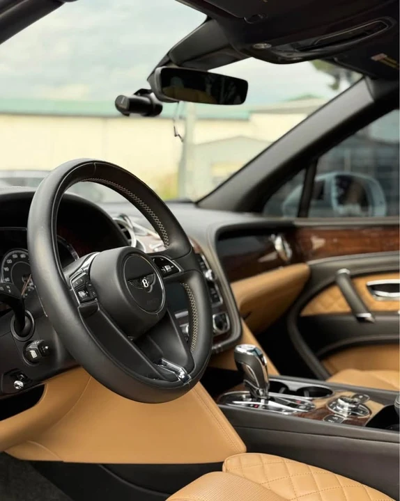 2017 Bentley Bentayga - Image 6 of 11