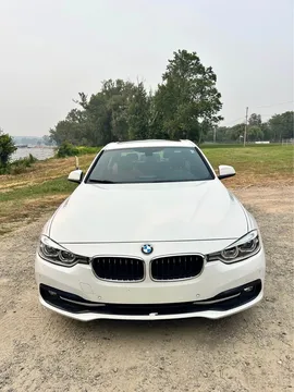 2017 BMW 3 Series 330i Sedan 4D