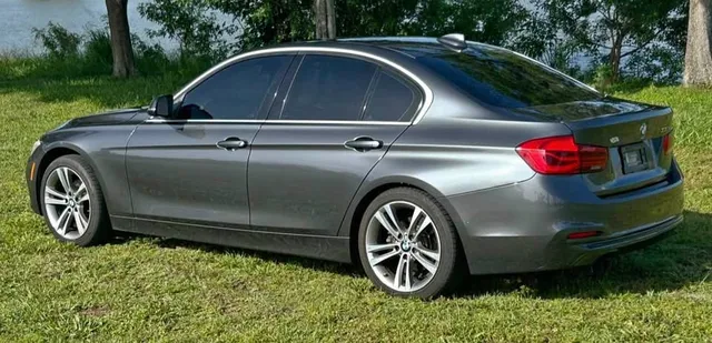 2017 BMW 3 Series 330i Sedan 4D