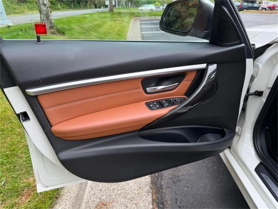 2017 BMW F30 3 Series Sedan - Image 18 of 31