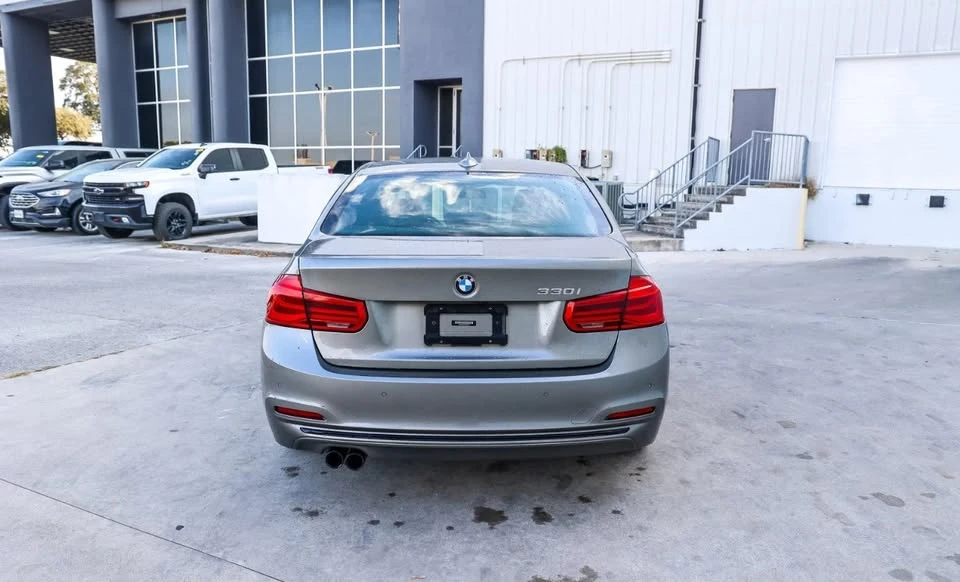 2017 BMW - Image 4 of 6