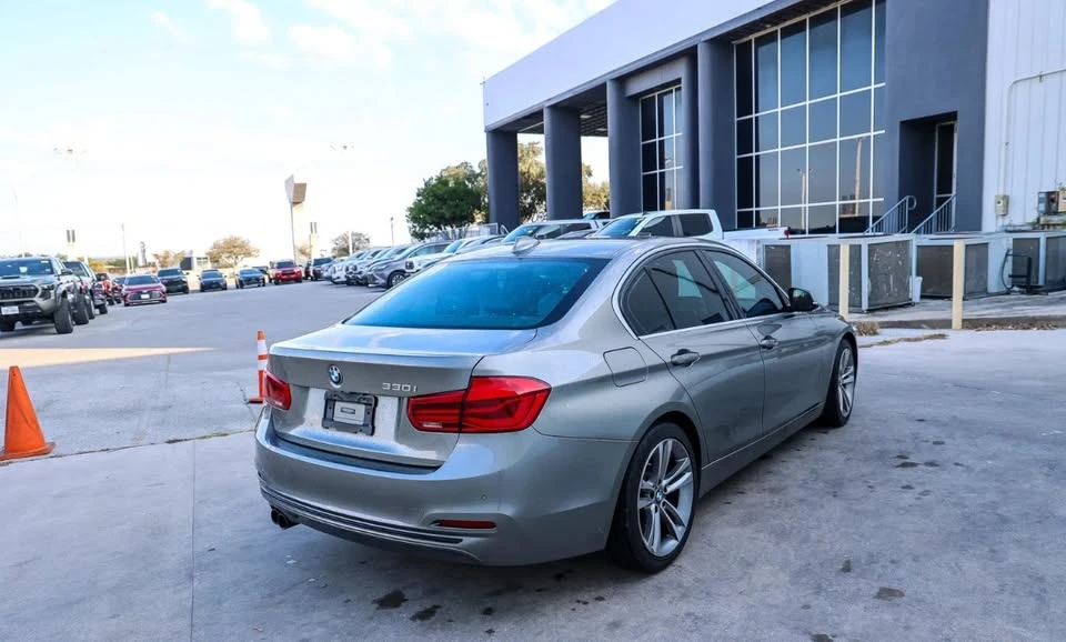 2017 BMW - Image 3 of 6