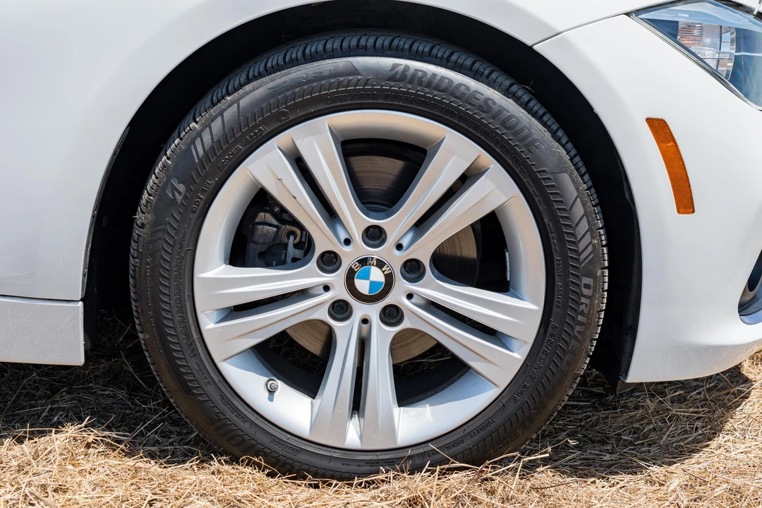 2017 BMW F30 3 Series Sedan - Image 24 of 31