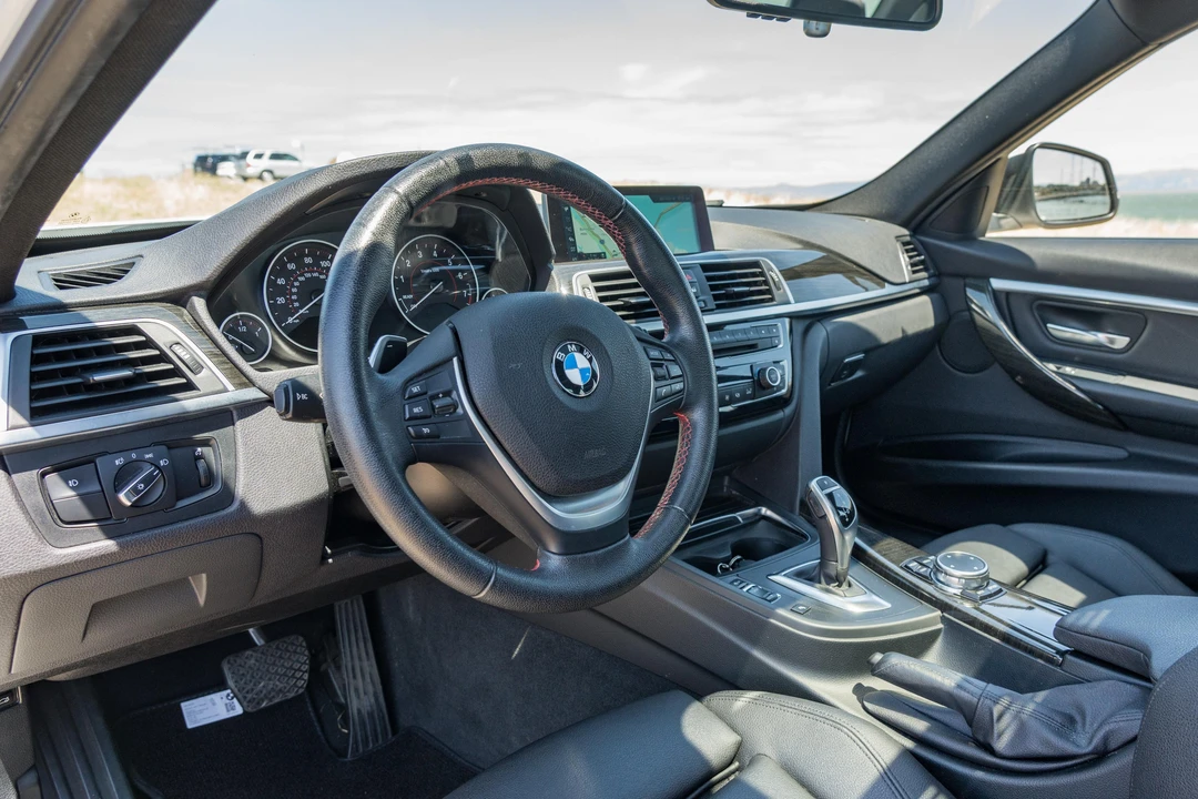 2017 BMW F30 3 Series Sedan - Image 25 of 31
