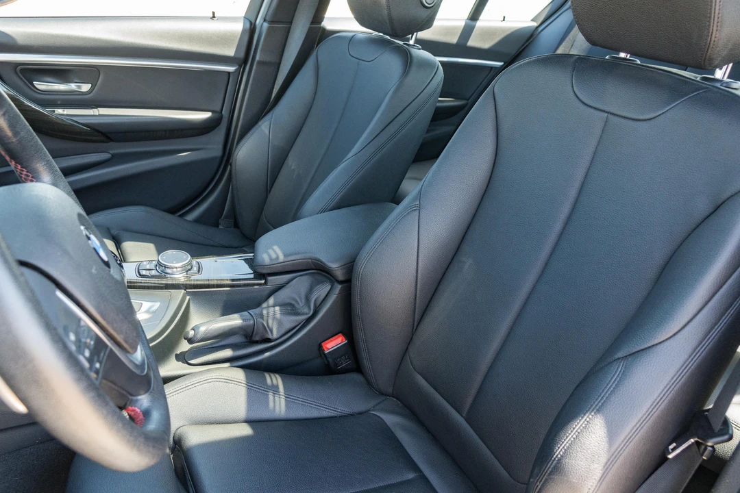 2017 BMW F30 3 Series Sedan - Image 26 of 31