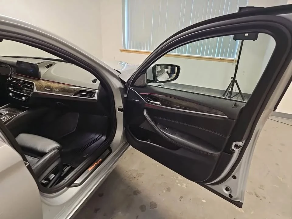 2017 BMW 5 Series - Image 19 of 20