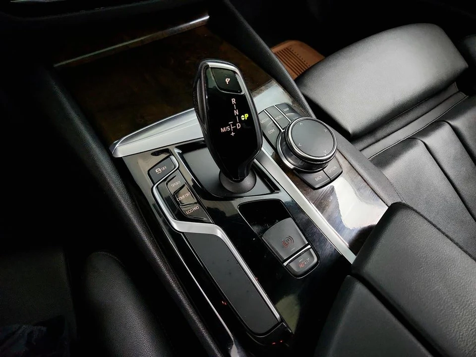 2017 BMW 5 Series - Image 18 of 21