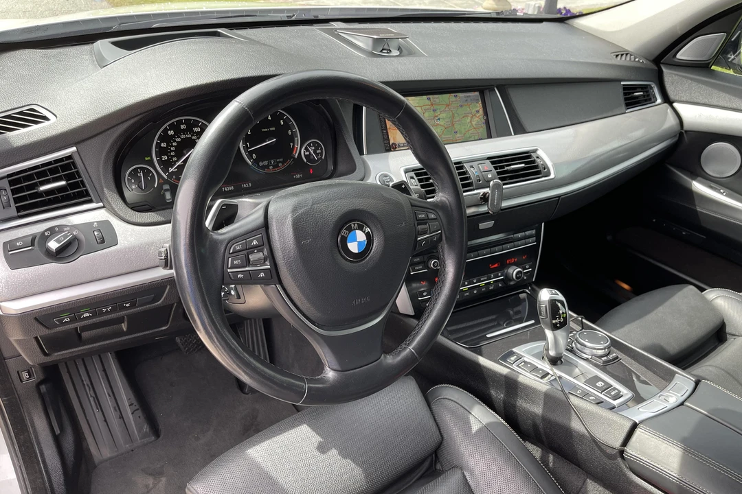 2017 BMW 5 Series - Image 29 of 31