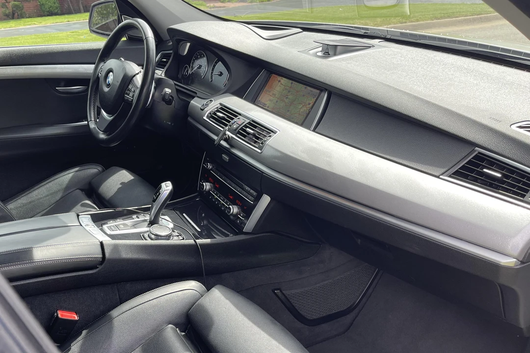 2017 BMW 5 Series - Image 30 of 31
