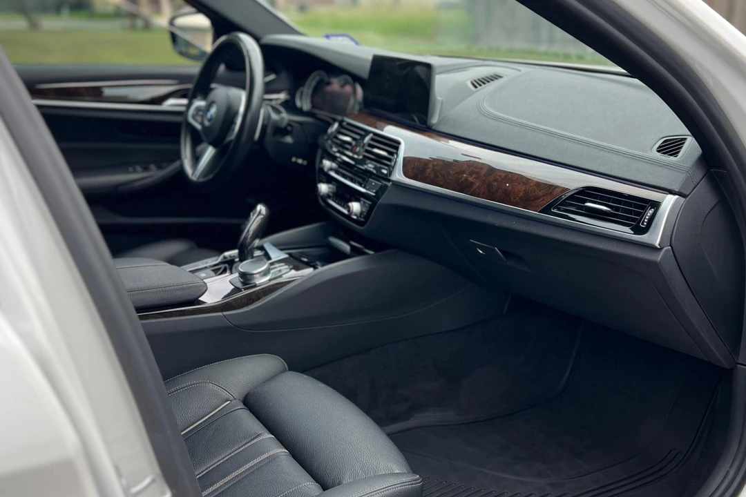 2017 BMW G30 5 Series Sedan - Image 30 of 31