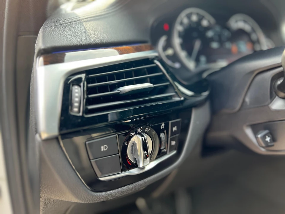 2017 BMW G30 5 Series Sedan - Image 24 of 31