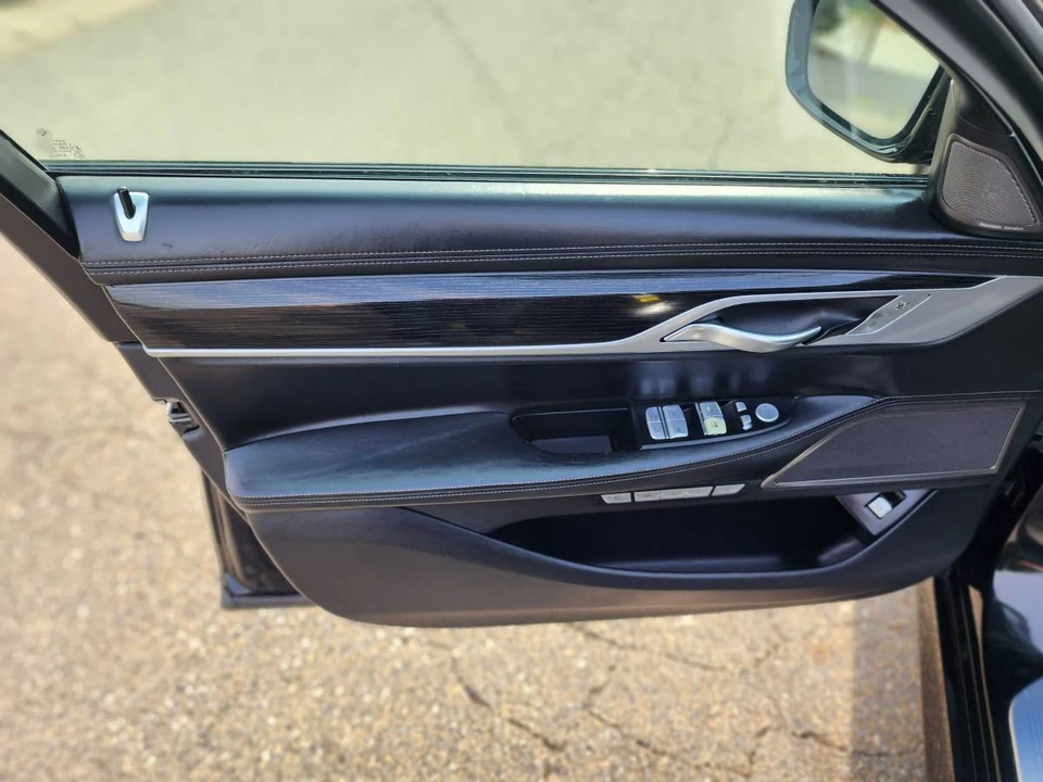 2017 BMW G11/G12 7 Series - Image 10 of 16