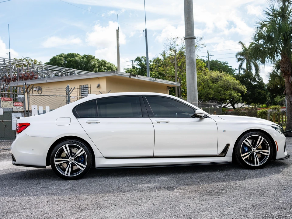 2017 BMW G11/G12 750i & M760i Sedan - Image 16 of 31