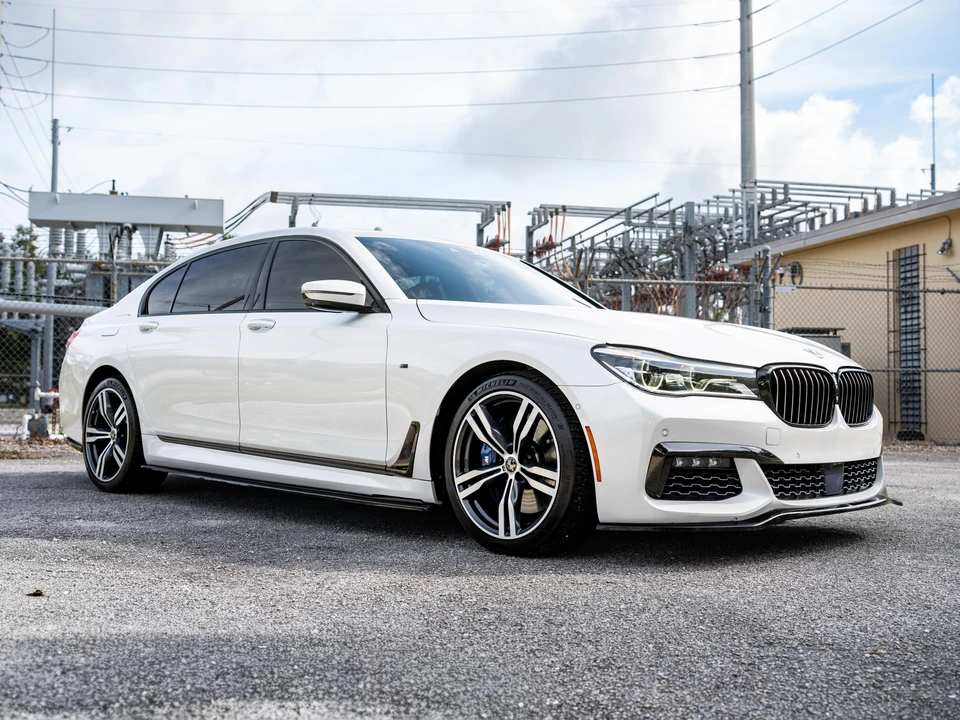 2017 BMW G11/G12 750i & M760i Sedan - Image 17 of 31