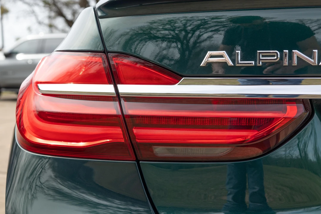 2017 BMW Alpina B7 - Image 25 of 31