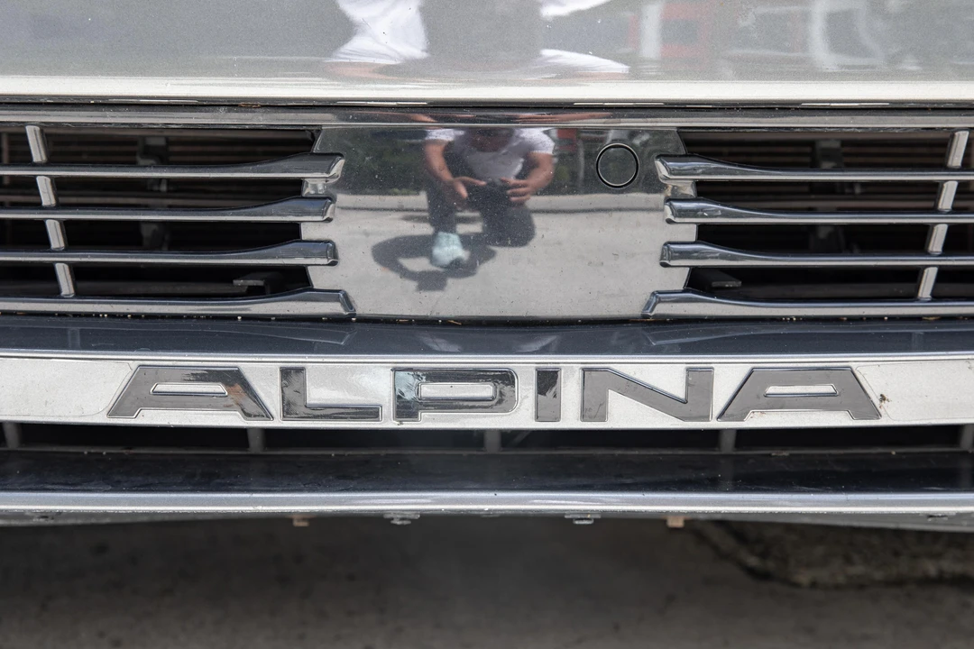2017 BMW Alpina B7 - Image 15 of 31