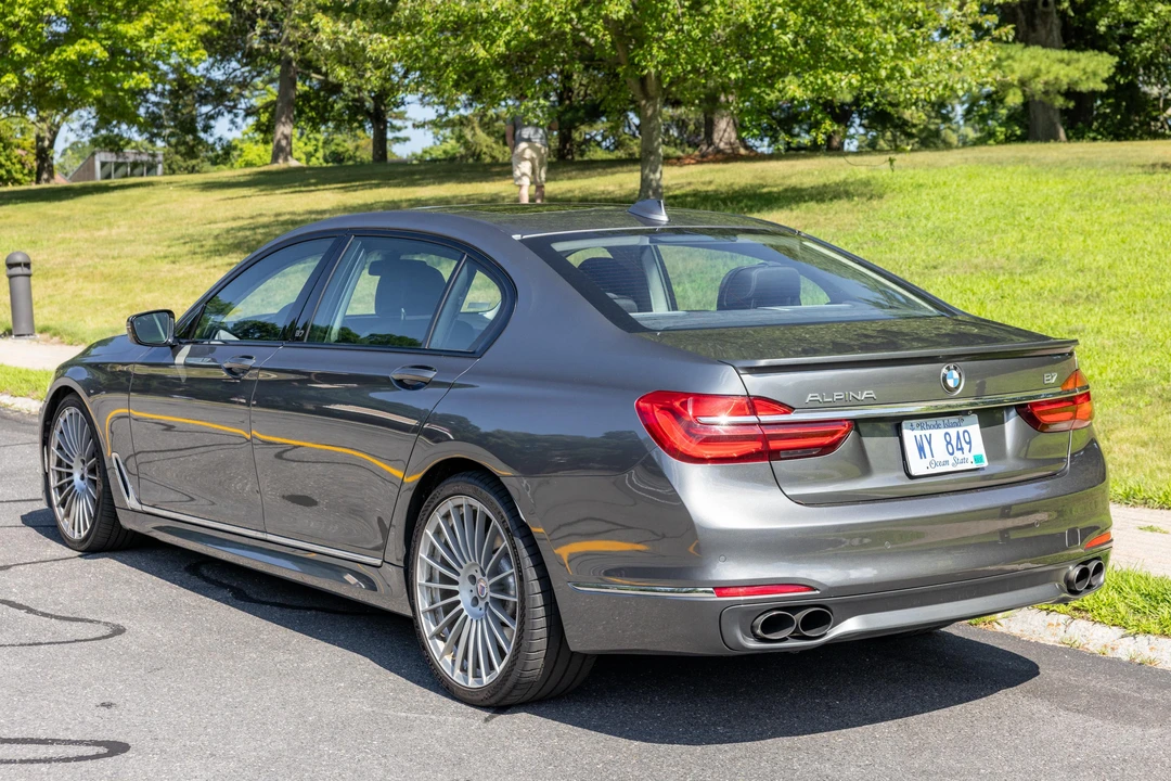 2017 BMW Alpina B7 - Image 8 of 31